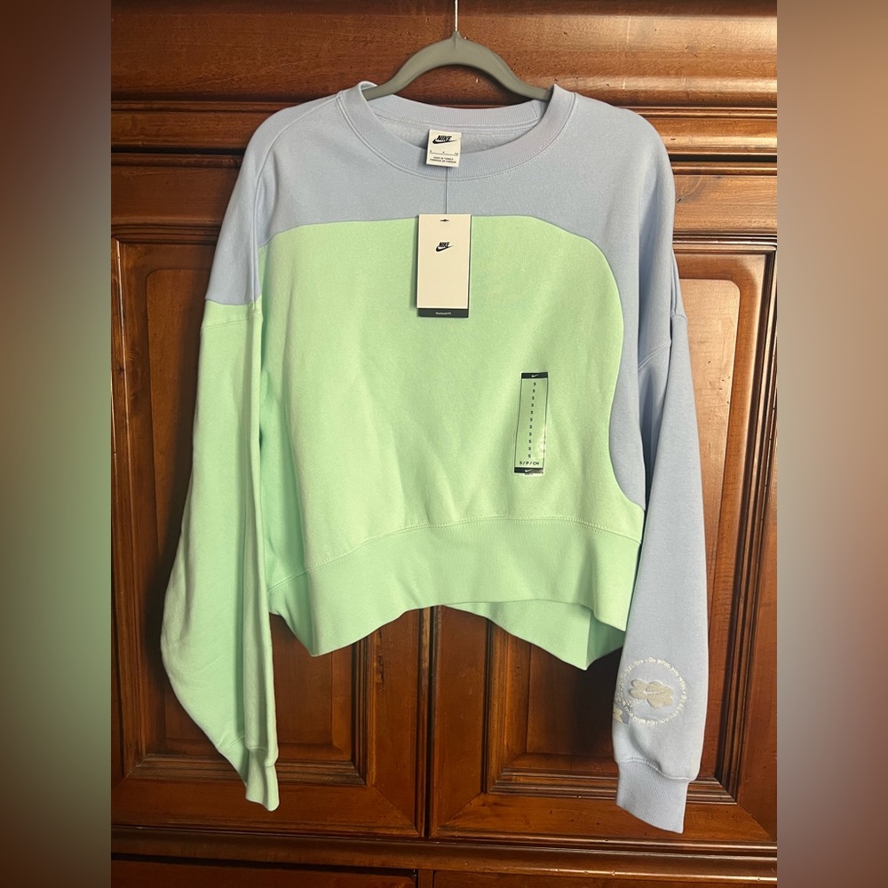 Women’s Cropped Sweatshirt